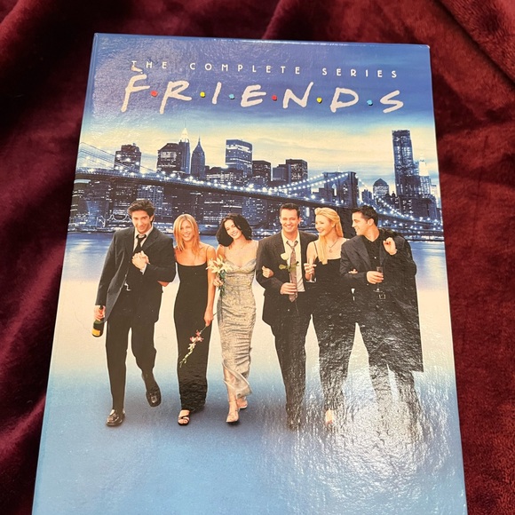 Friends: The Complete Series (Seasons 1-10) Anniversary 32 DVD Box Set. 94 Hrs. - Picture 3 of 4